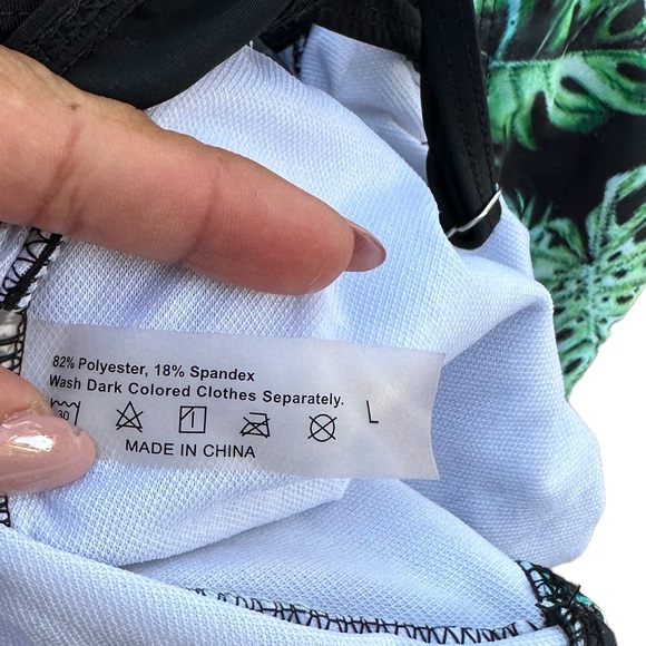 Palms swim suit one piece size L - Picture 2 of 4